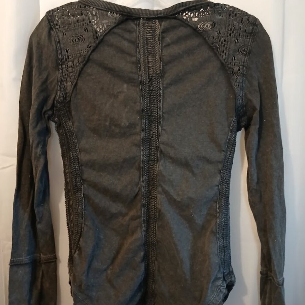 FREE PEOPLE Shell Lace Henley T-shirt Top XS Black Scoop neck Gold Coast LS - Picture 9 of 14